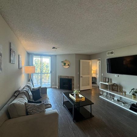 Incredible Two Bedroom Hollywood Apartments Free Parking لوس أنجلوس المظهر الخارجي الصورة