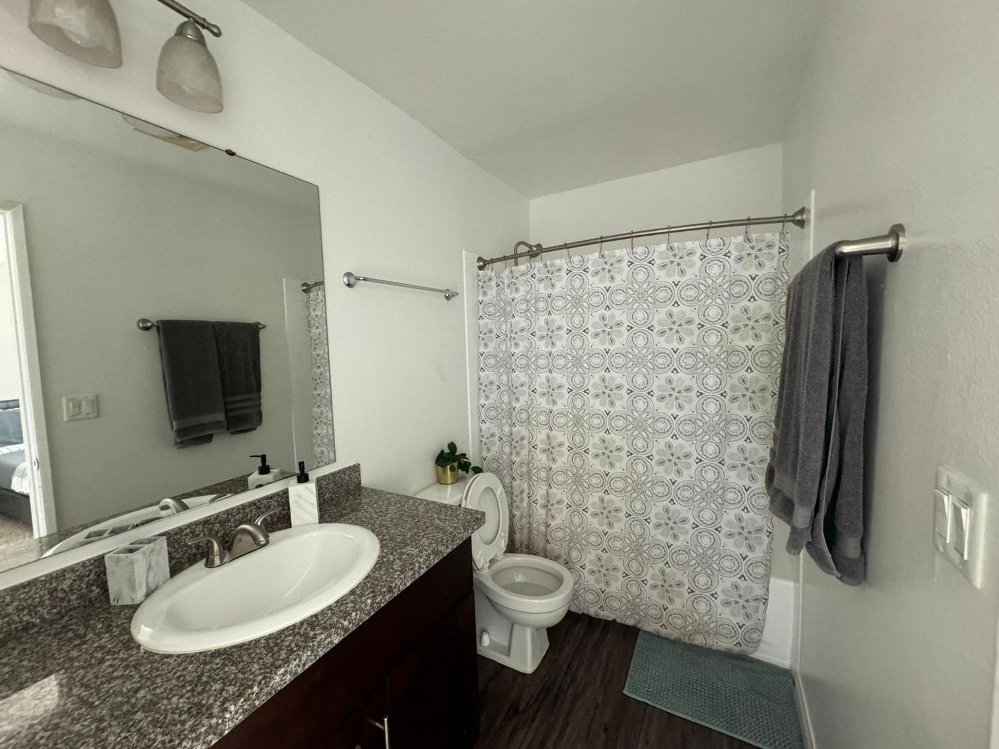 Incredible Two Bedroom Hollywood Apartments Free Parking لوس أنجلوس المظهر الخارجي الصورة