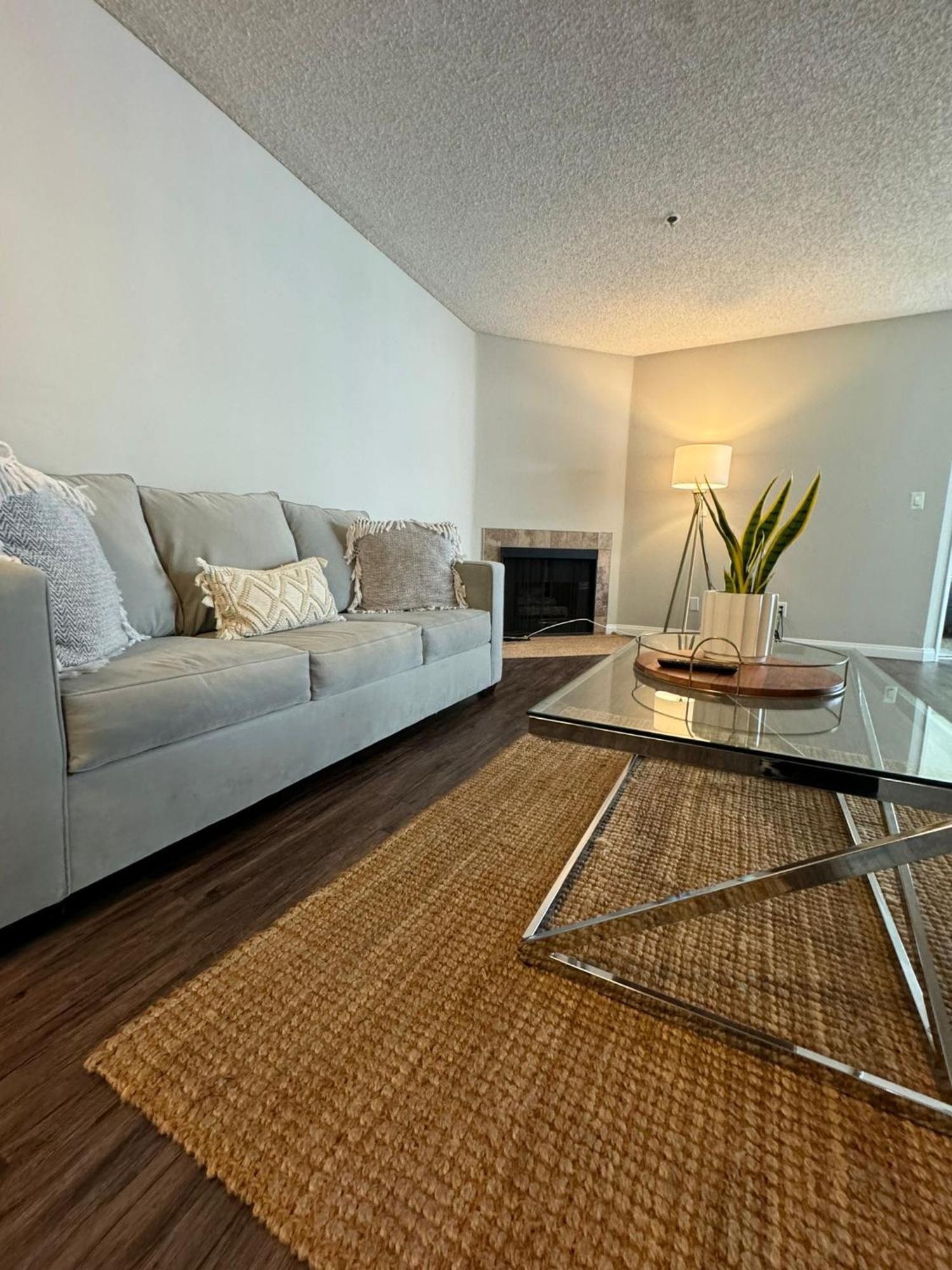 Incredible Two Bedroom Hollywood Apartments Free Parking لوس أنجلوس المظهر الخارجي الصورة