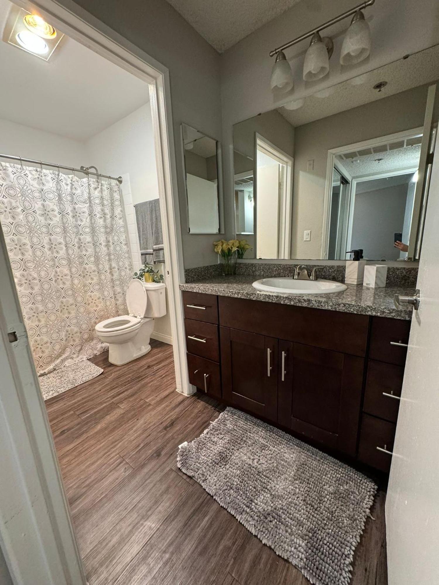 Incredible Two Bedroom Hollywood Apartments Free Parking لوس أنجلوس المظهر الخارجي الصورة