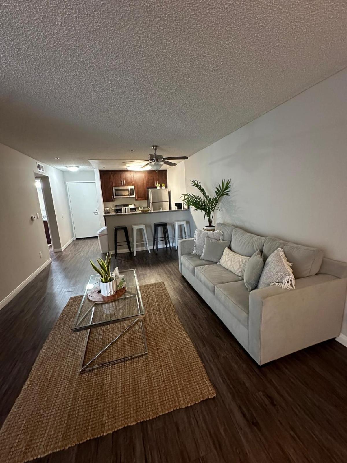 Incredible Two Bedroom Hollywood Apartments Free Parking لوس أنجلوس المظهر الخارجي الصورة