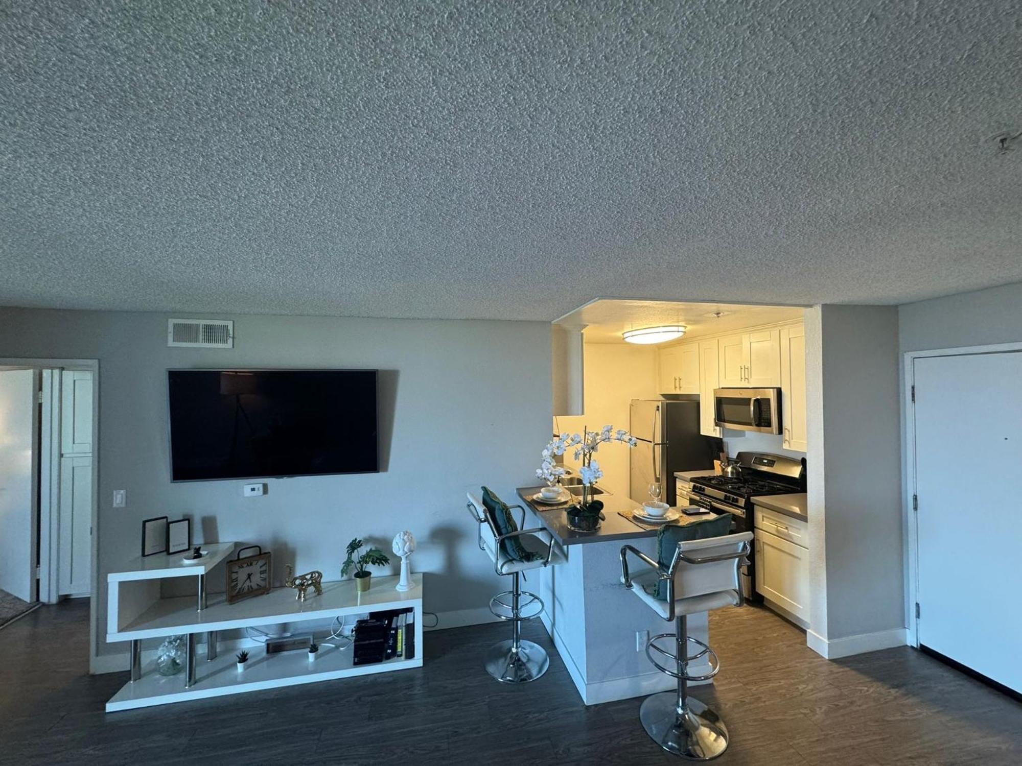 Incredible Two Bedroom Hollywood Apartments Free Parking لوس أنجلوس المظهر الخارجي الصورة