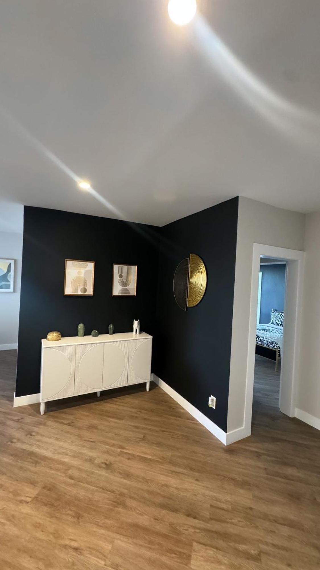 Incredible Two Bedroom Hollywood Apartments Free Parking لوس أنجلوس المظهر الخارجي الصورة