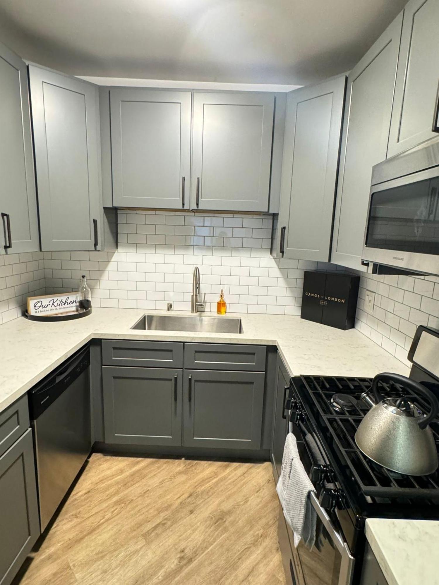 Incredible Two Bedroom Hollywood Apartments Free Parking لوس أنجلوس المظهر الخارجي الصورة